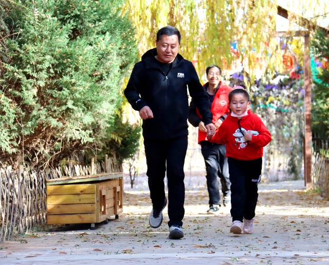 05 環(huán)校生態(tài)迷你馬拉松點燃冬日運動激情.JPG 05 環(huán)校生態(tài)迷你馬拉松點燃冬日運動激情.JPG