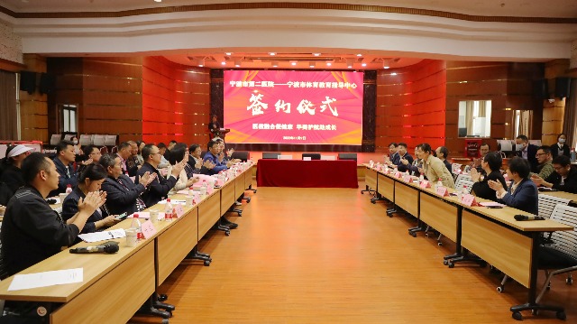 “醫(yī)教融合”簽約活動現(xiàn)場 學校供圖.jpg