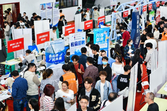 招聘會現場。（學校供圖）