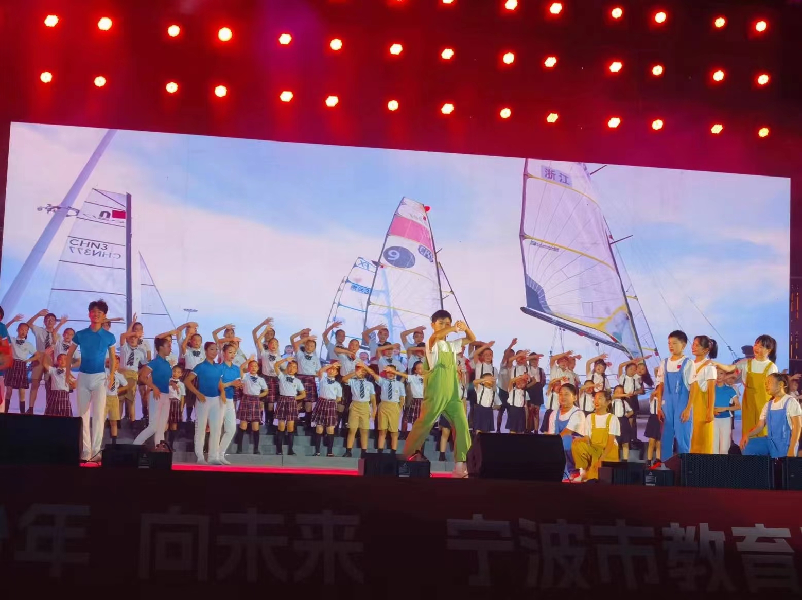 歌舞《等你來》演出現(xiàn)場 史望穎 攝.jpg 歌舞《等你來》演出現(xiàn)場 史望穎 攝.jpg