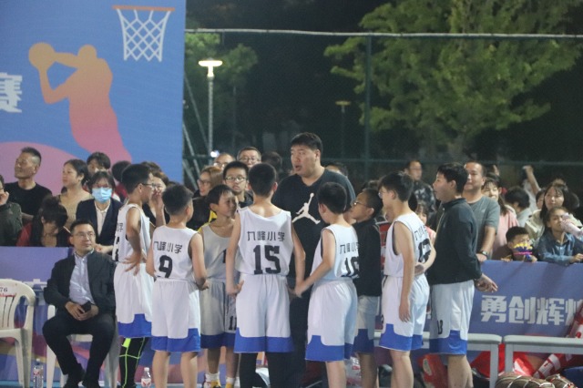 寧波北侖區(qū)中小學(xué)生籃球超級(jí)聯(lián)賽現(xiàn)場(chǎng) 北侖區(qū)教育局供圖.jpg 寧波北侖區(qū)中小學(xué)生籃球超級(jí)聯(lián)賽現(xiàn)場(chǎng) 北侖區(qū)教育局供圖.jpg