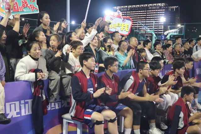 寧波北侖區(qū)中小學(xué)生籃球超級(jí)聯(lián)賽現(xiàn)場(chǎng) 北侖區(qū)教育局供圖 (2).jpg 寧波北侖區(qū)中小學(xué)生籃球超級(jí)聯(lián)賽現(xiàn)場(chǎng) 北侖區(qū)教育局供圖 (2).jpg