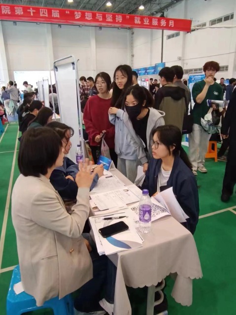 寧波專精特新企業高校畢業生專場招聘會現場 學校供圖1.jpg