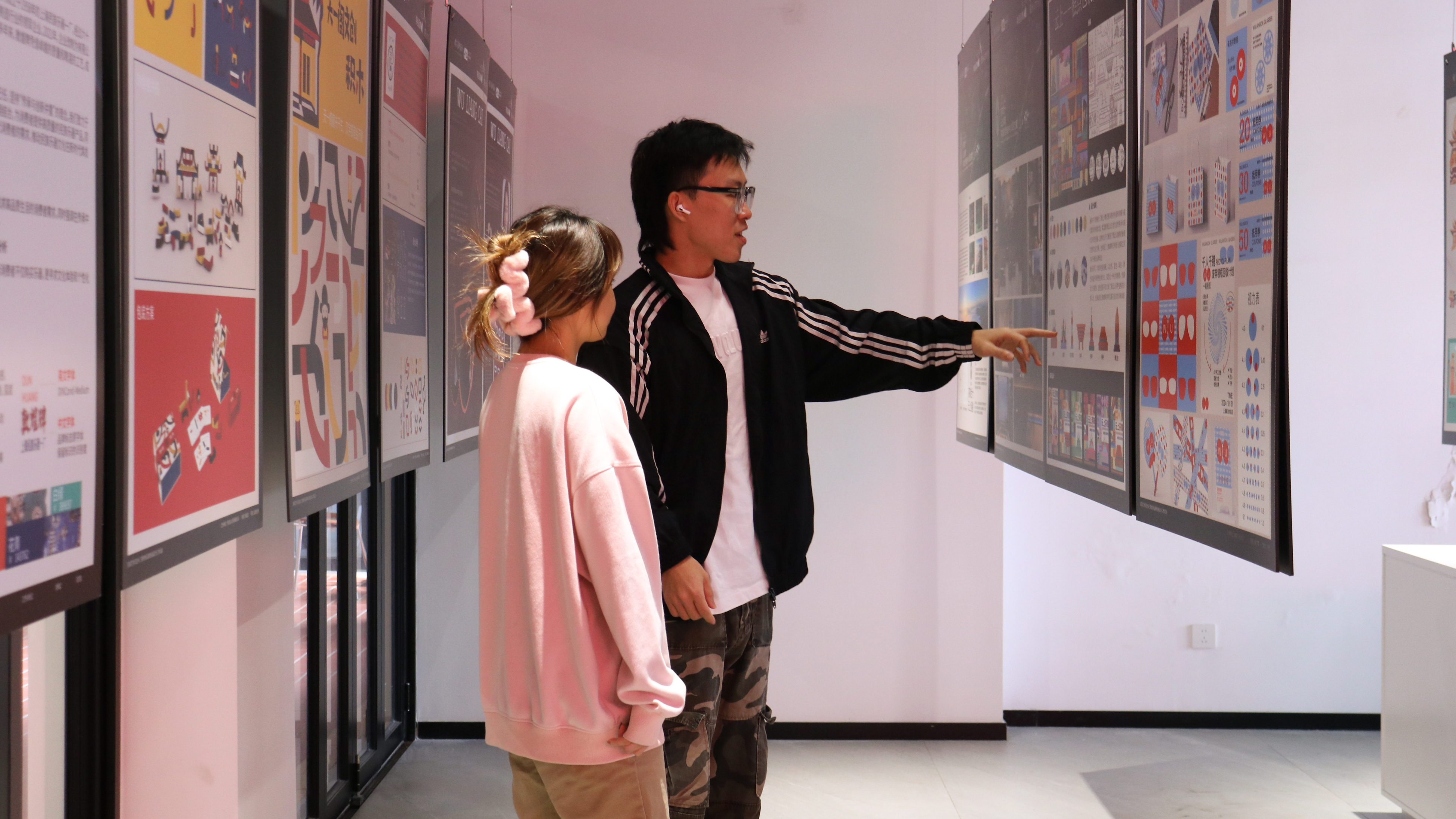 長三角特色品牌創新設計人才培訓”成果展現場 學校供圖1.jpg