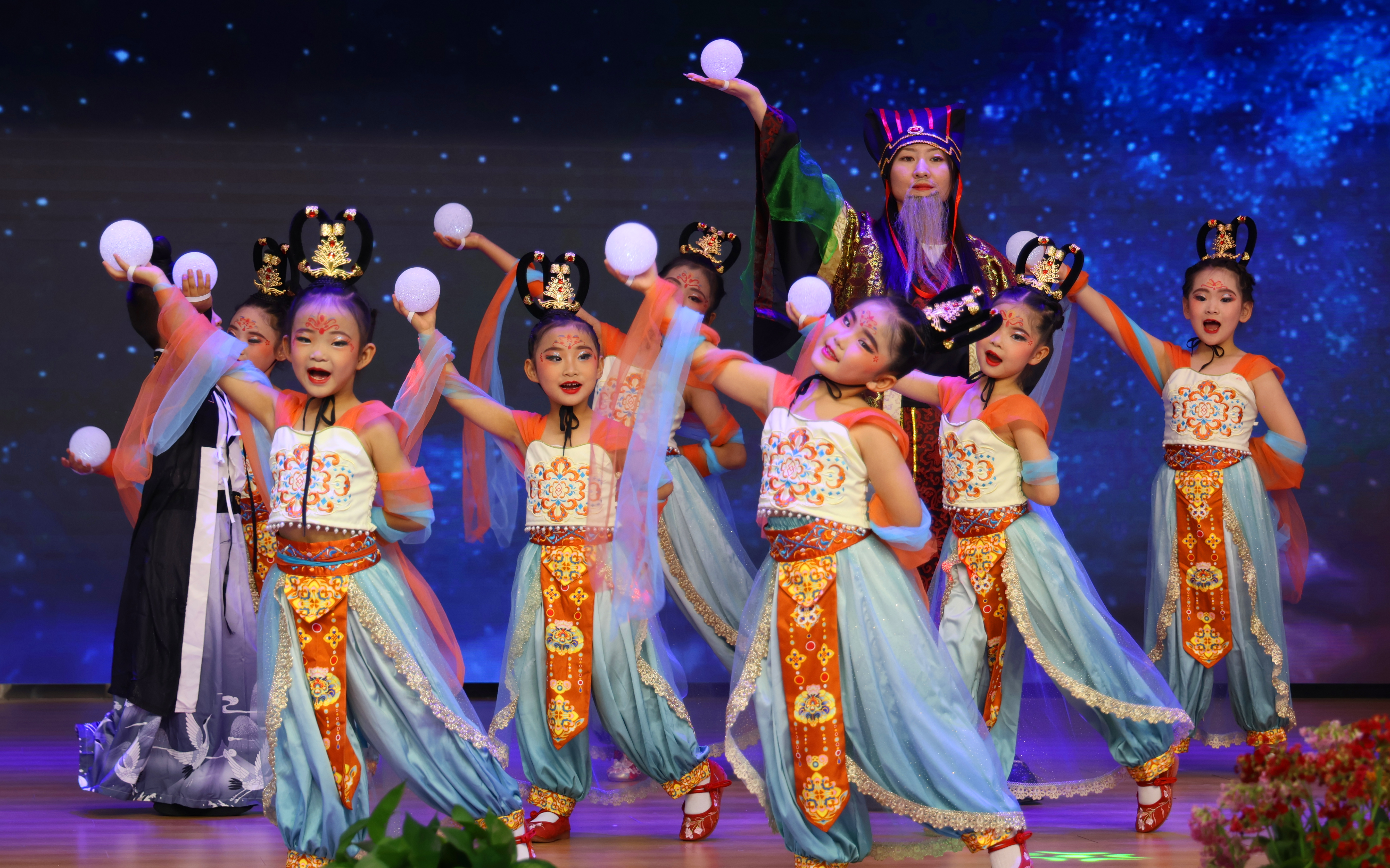 03 臨澤縣西關幼兒園幼兒表演舞臺劇《張騫爺爺的西域奇妙之旅》。宋雪蓮 攝.JPG