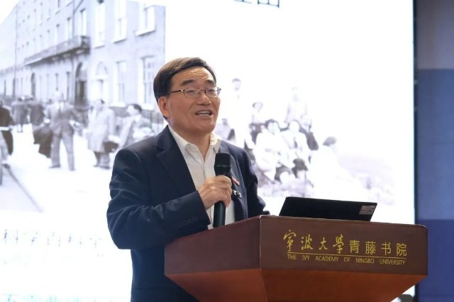 寧波大學校長、中國科學院院士蔡榮根講述科學家精神 寧波市教育局供圖.jpg