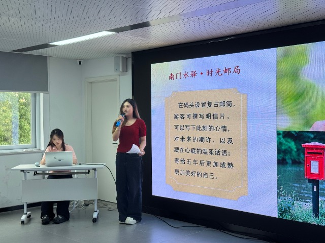 浙江工商職院學生參與羅城煥新活動路演 學校供圖.jpg