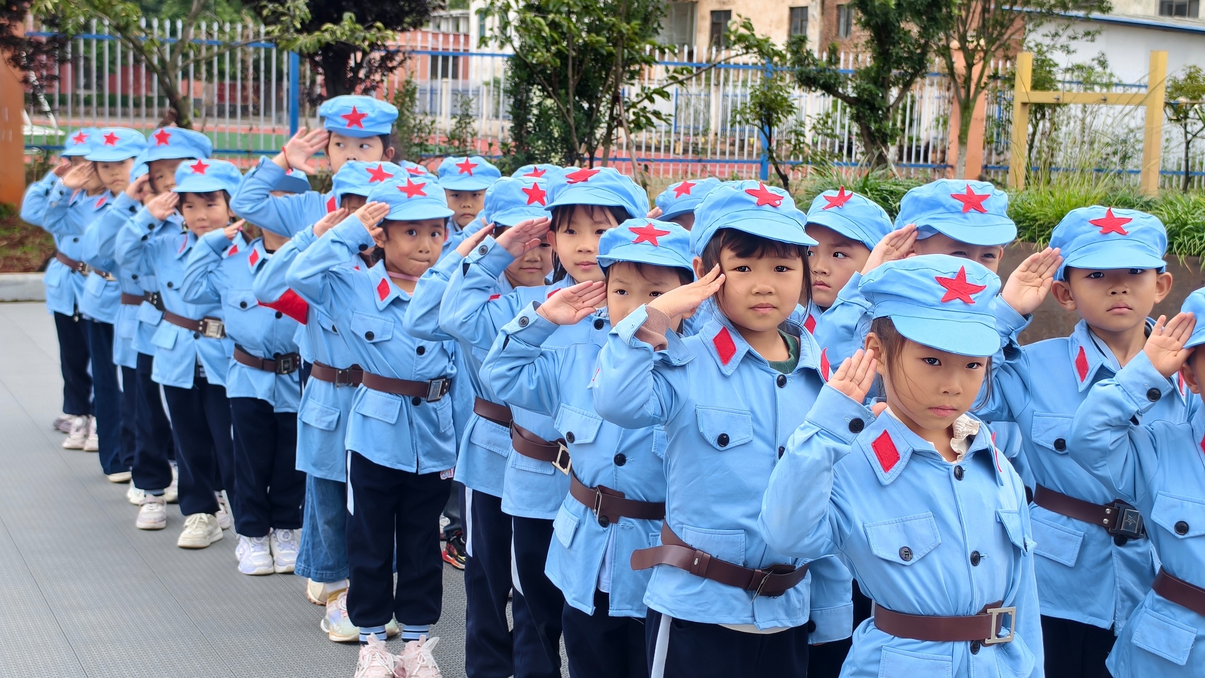 沾益區(qū)第二幼兒園開展愛國教育活動 張樸仙拍攝.jpg