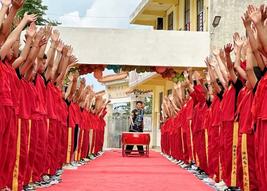 廣南縣文武學(xué)校學(xué)生在習(xí)武。 學(xué)校供圖.jpg 廣南縣文武學(xué)校學(xué)生在習(xí)武。 學(xué)校供圖.jpg