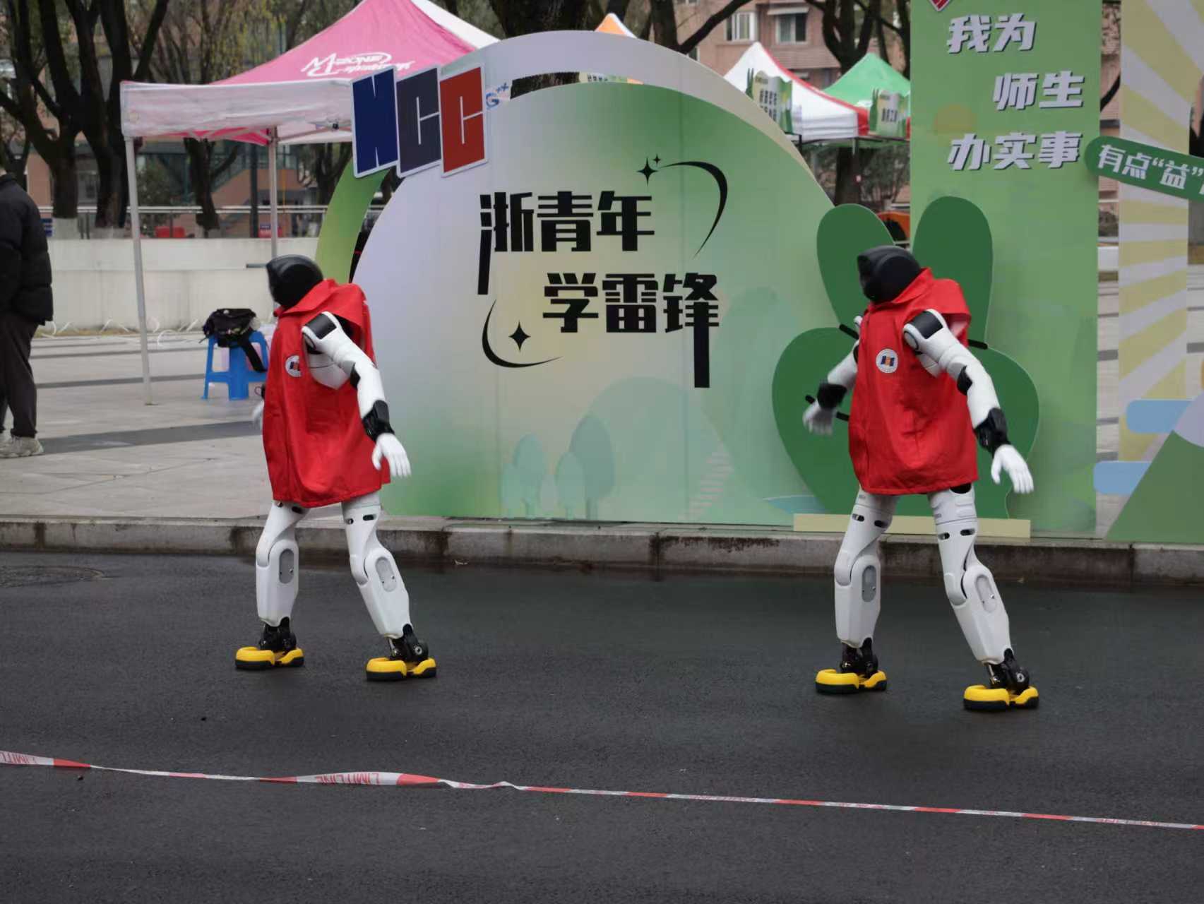 寧波城市職業技術學院“浙青年· 學雷鋒”公益市集現場 學校供圖.jpg