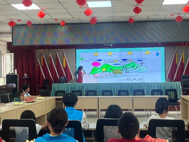 寧波職業技術大學“石榴結籽·同音同心”暑期社會實踐團隊語言教學現場 學校供圖.jpg